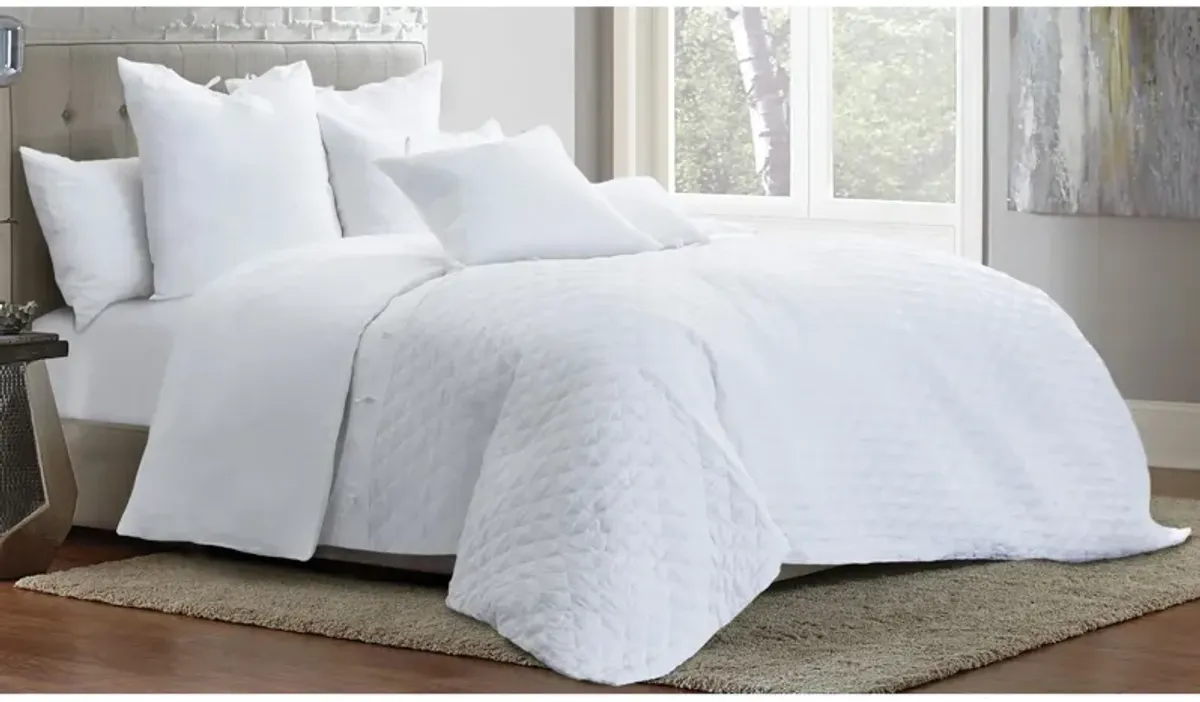 Gibson 7-pc. Duvet Set in White by Amini Innovation