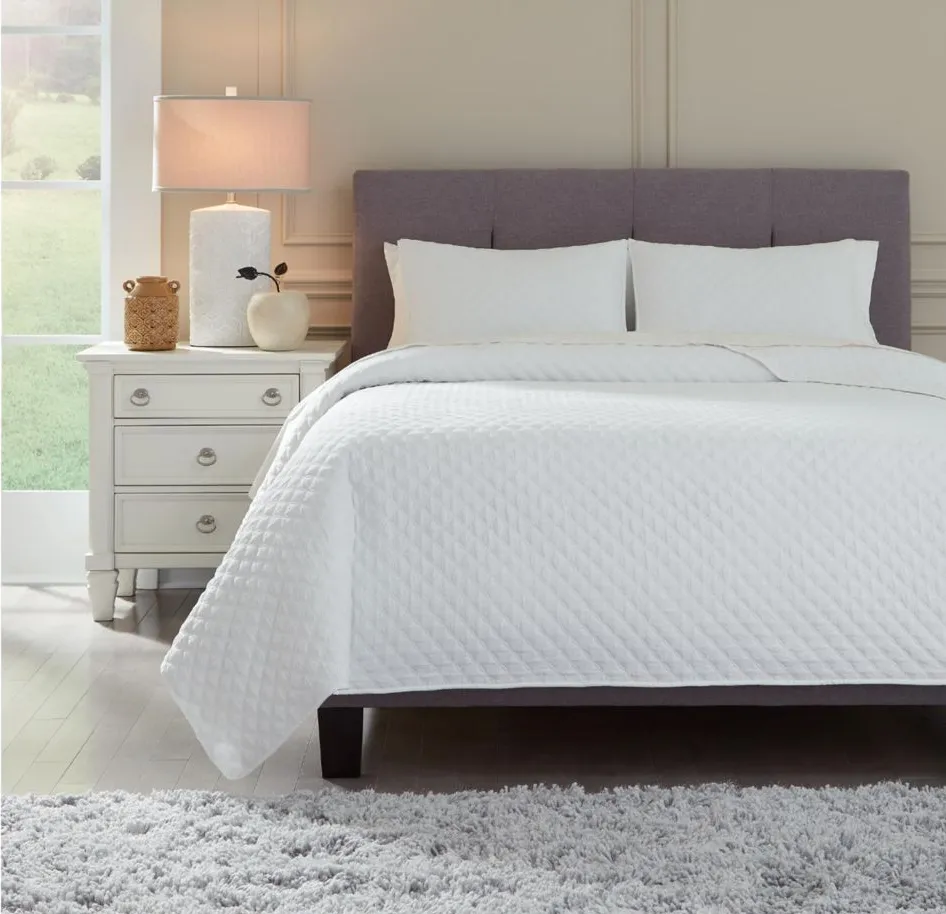 Ryter King Coverlet Set in White by Ashley Express