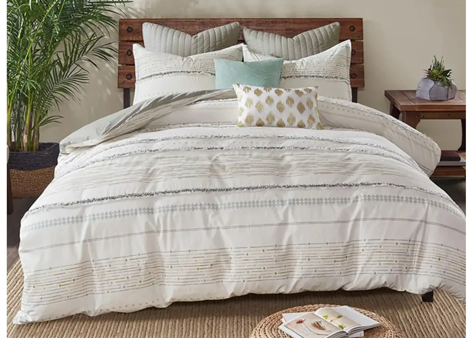 Nea Duvet Cover Set in Multi by E&E Co Ltd