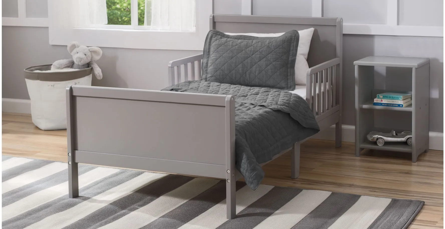 Fancy Wood Toddler Bed by Delta Children
