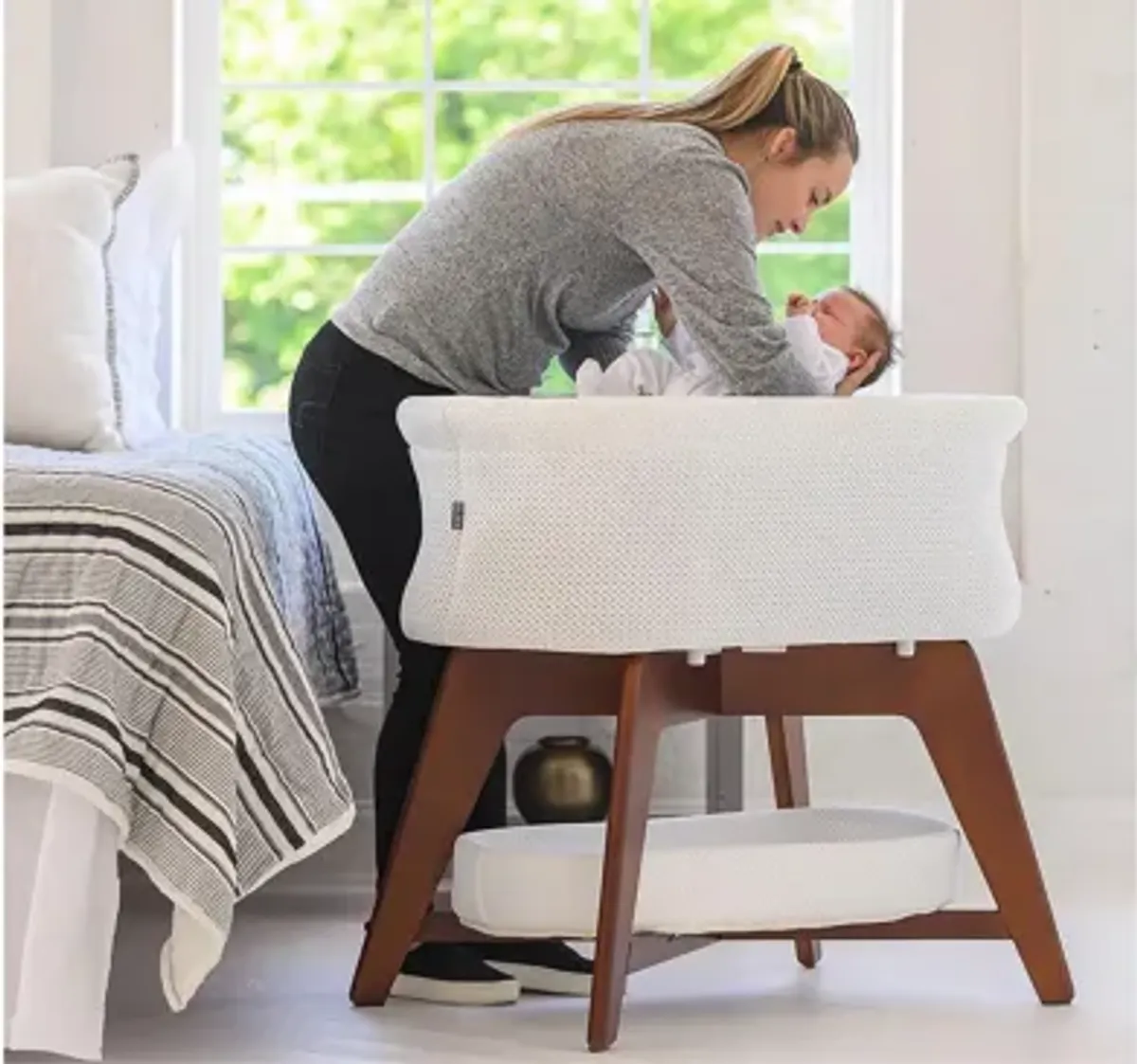 TruBliss Evi Smart Bassinet