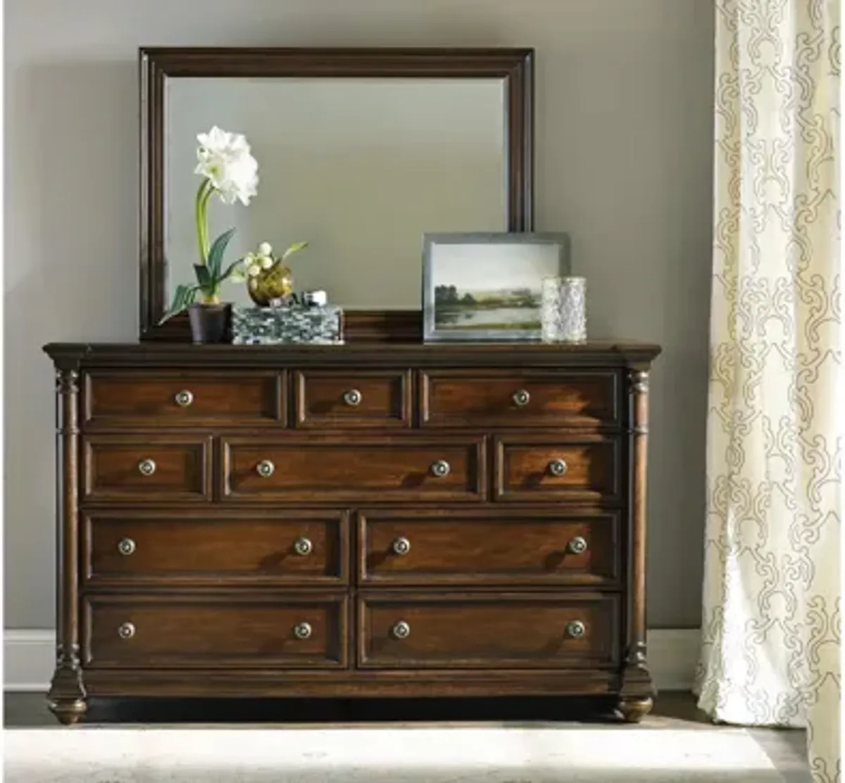 Leesburg Dresser