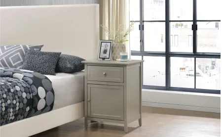 Izzy Bedroom Nightstand in Silver Champagne by Glory Furniture