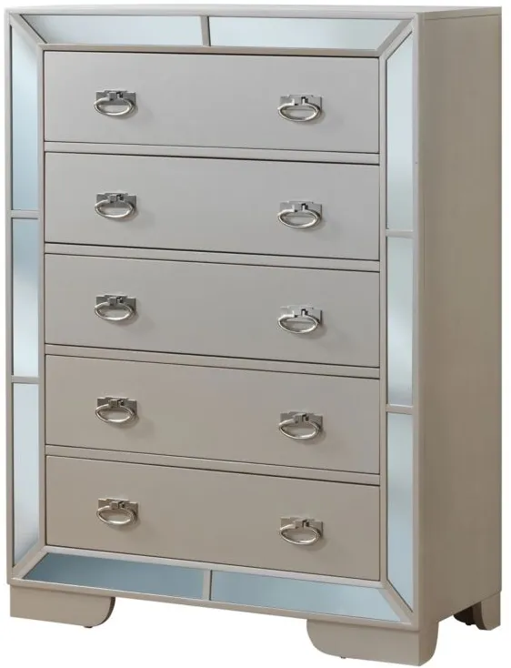Hollywood Hills Bedroom Chest in Pearl by Glory Furniture