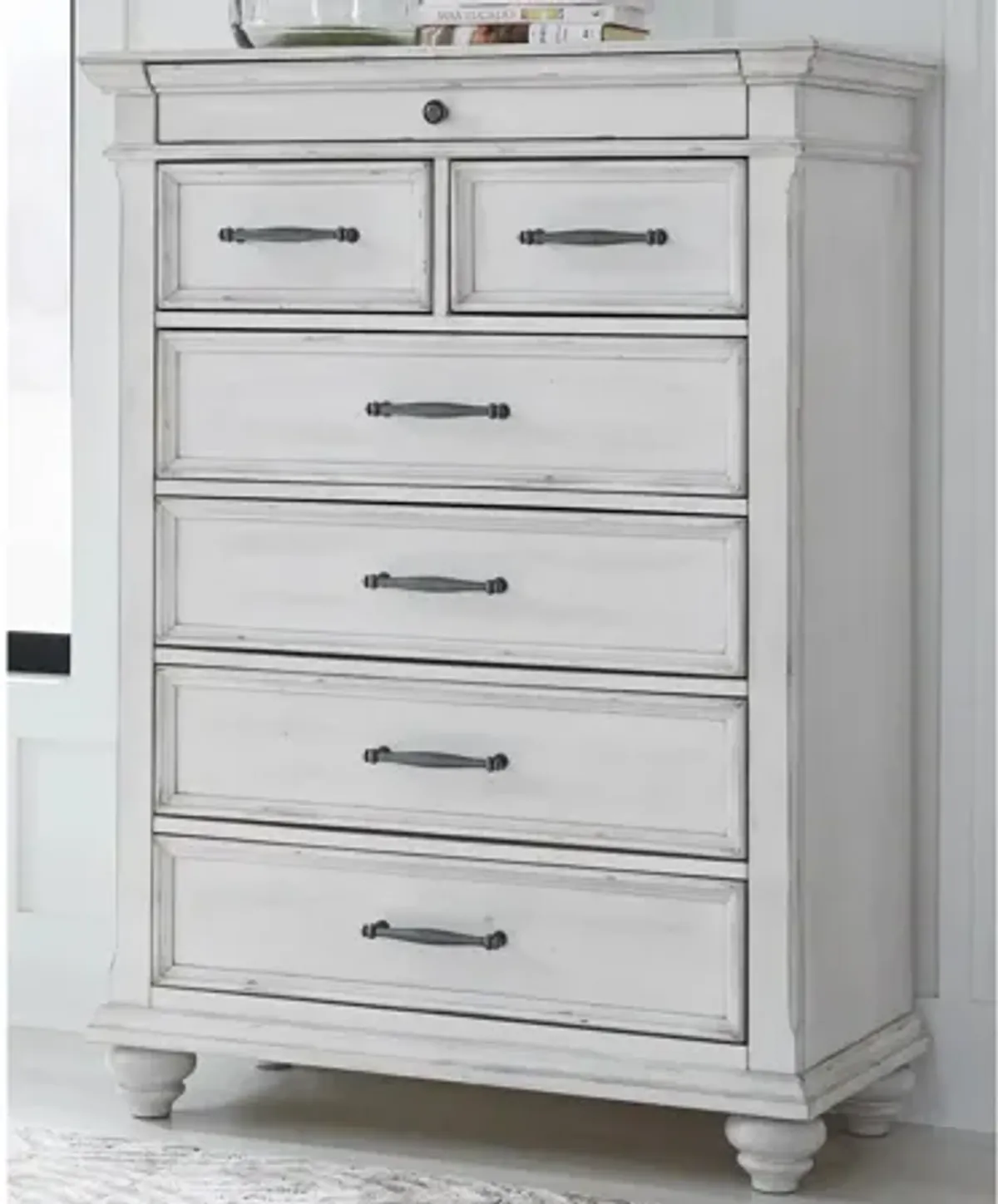 Kanwyn Chest of Drawers