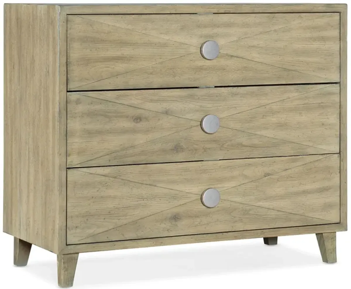 Sundance Bachelors Chest in Off-White by Hooker Furniture