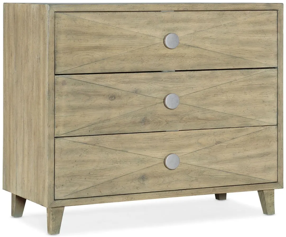 Sundance Bachelors Chest in Off-White by Hooker Furniture