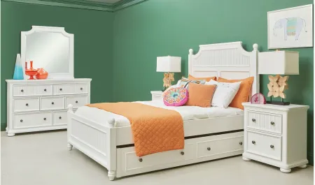 Savannah Poster Bed in White by Samuel Lawrence