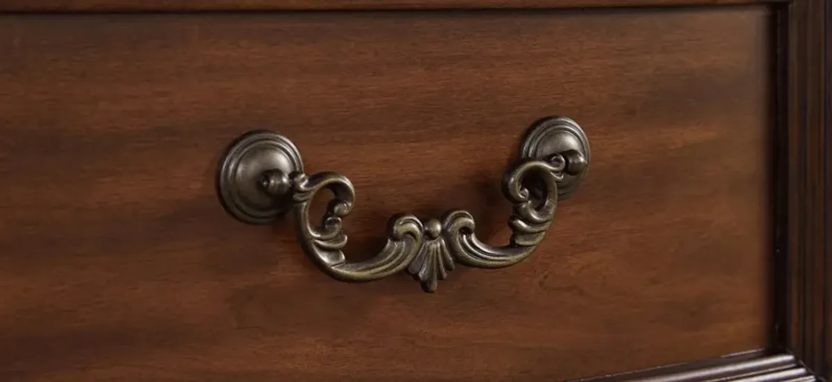 Lavinton Dresser and Mirror Set