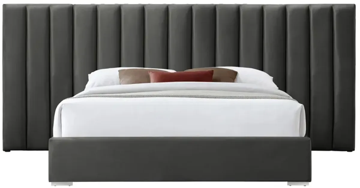 Pablo Queen Bed in Gray by Meridian Furniture