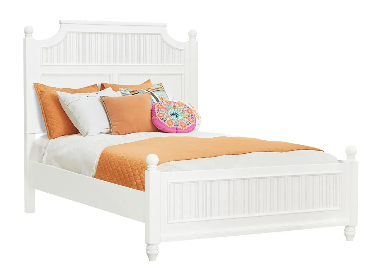 Savannah Poster Bed in White by Samuel Lawrence