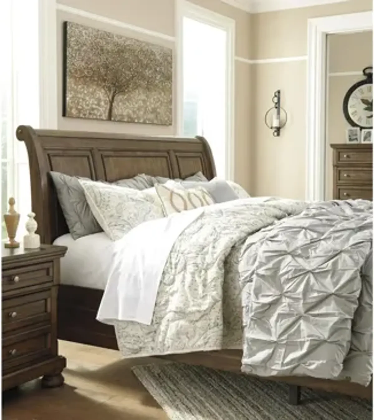 Flynnter Sleigh Bed