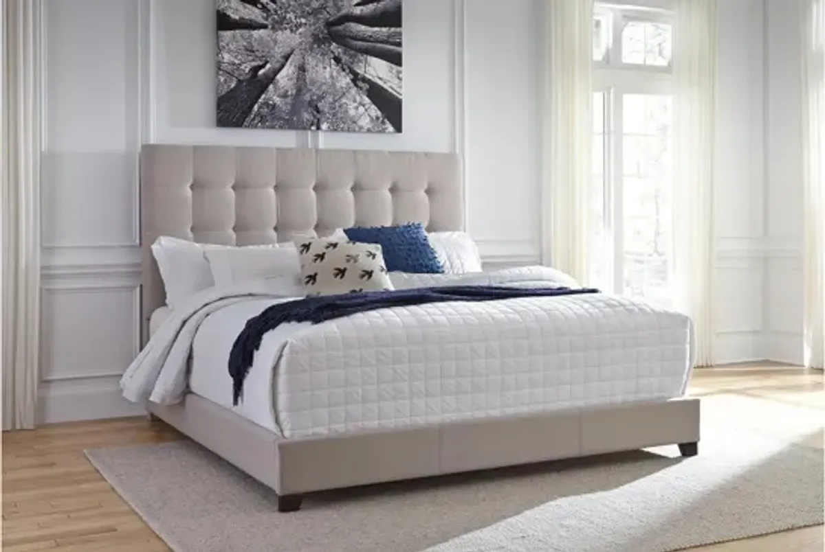 Dolante Queen Upholstered Bed