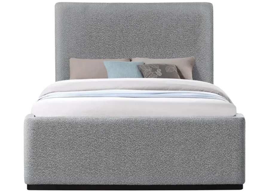 Oliver Queen Bed in Gray by Meridian Furniture