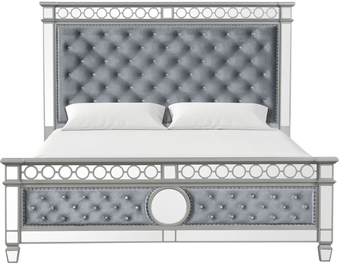 Geneva Queen Size Bed in Silver/Mirror by Glory Furniture