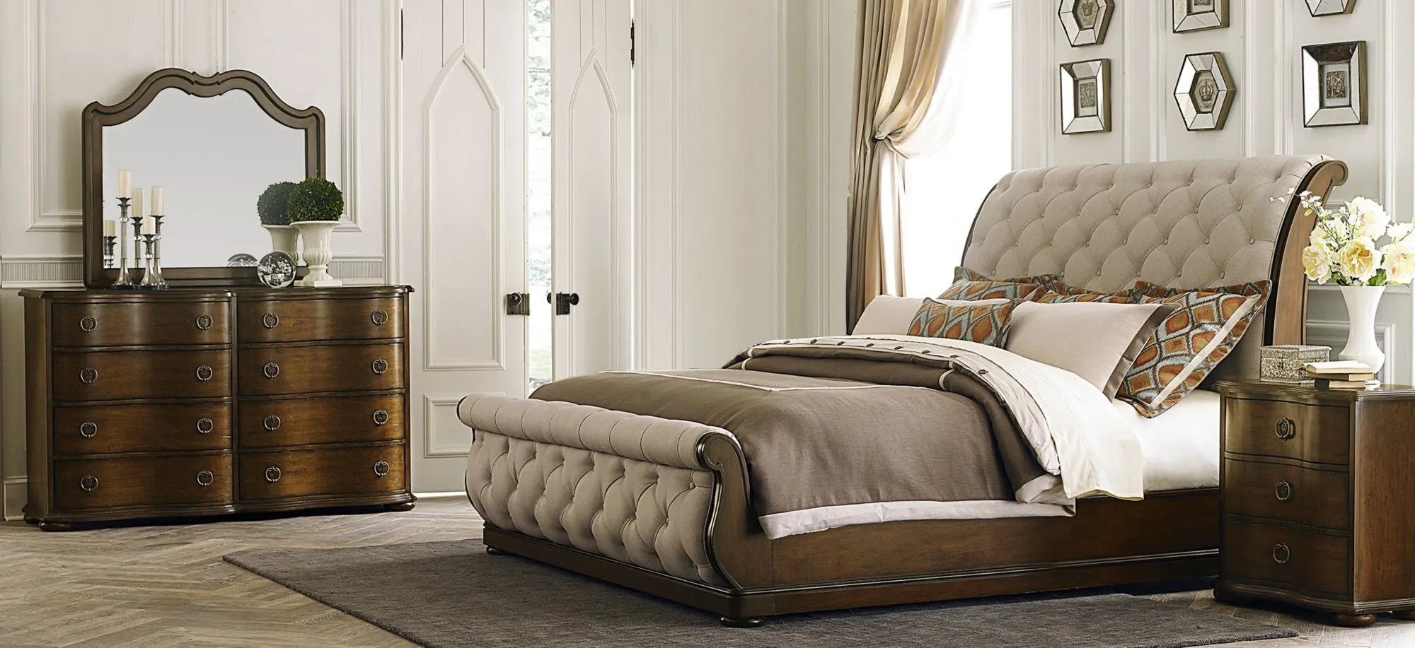 Cotswold Upholstered 4pc. Sleigh Bedroom Set