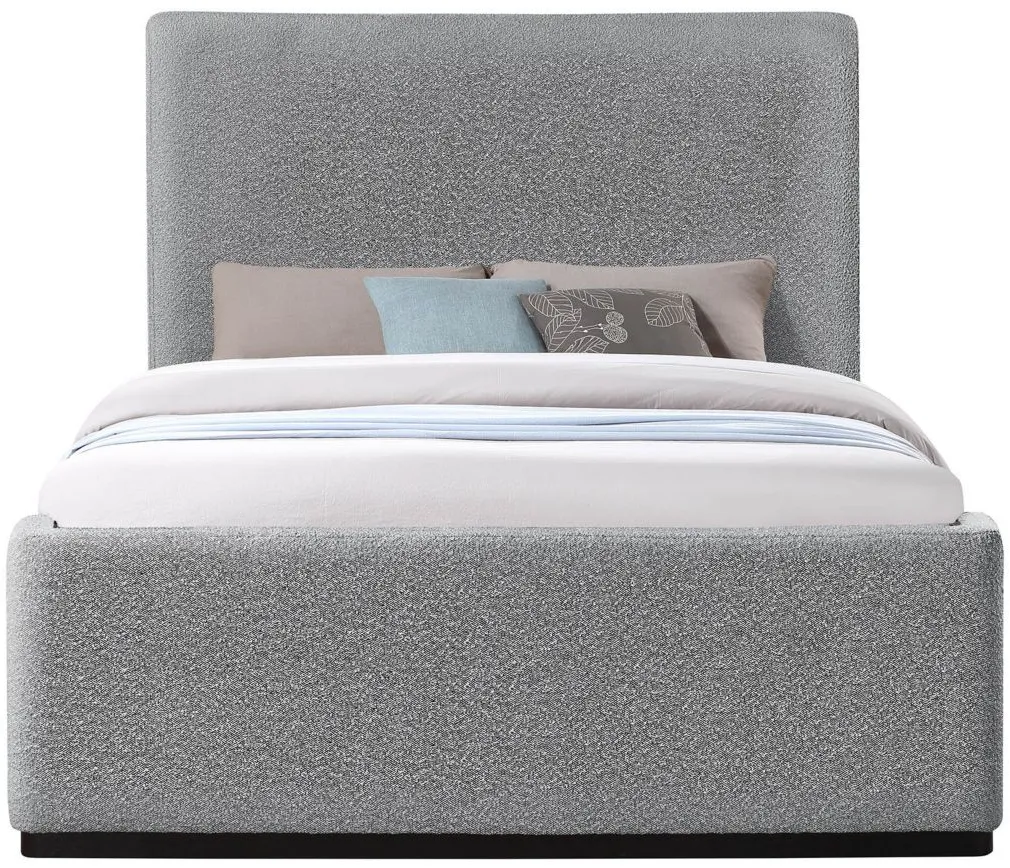 Oliver King Bed in Gray by Meridian Furniture