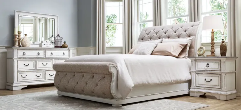 Birmingham Bed in white by Liberty Furniture