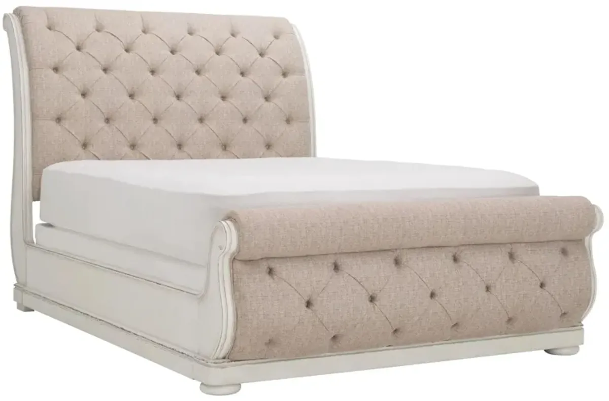 Birmingham Bed in white by Liberty Furniture