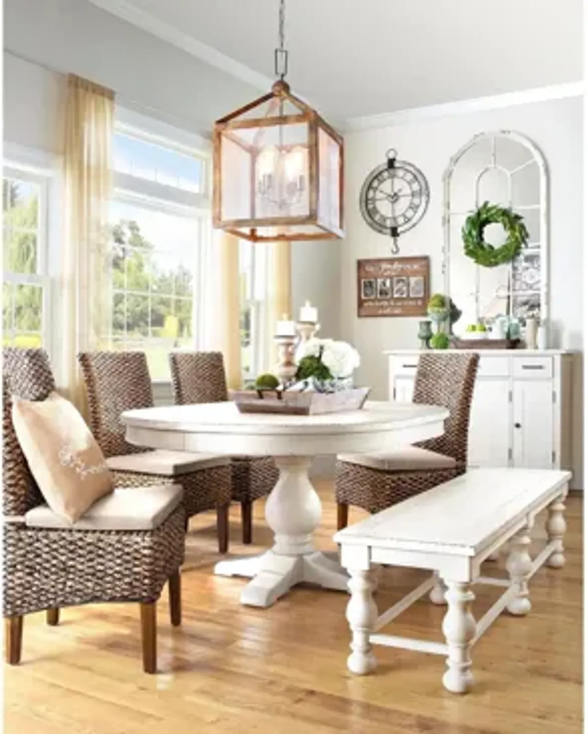 Aberdeen Round Dining Table w/ Leaf