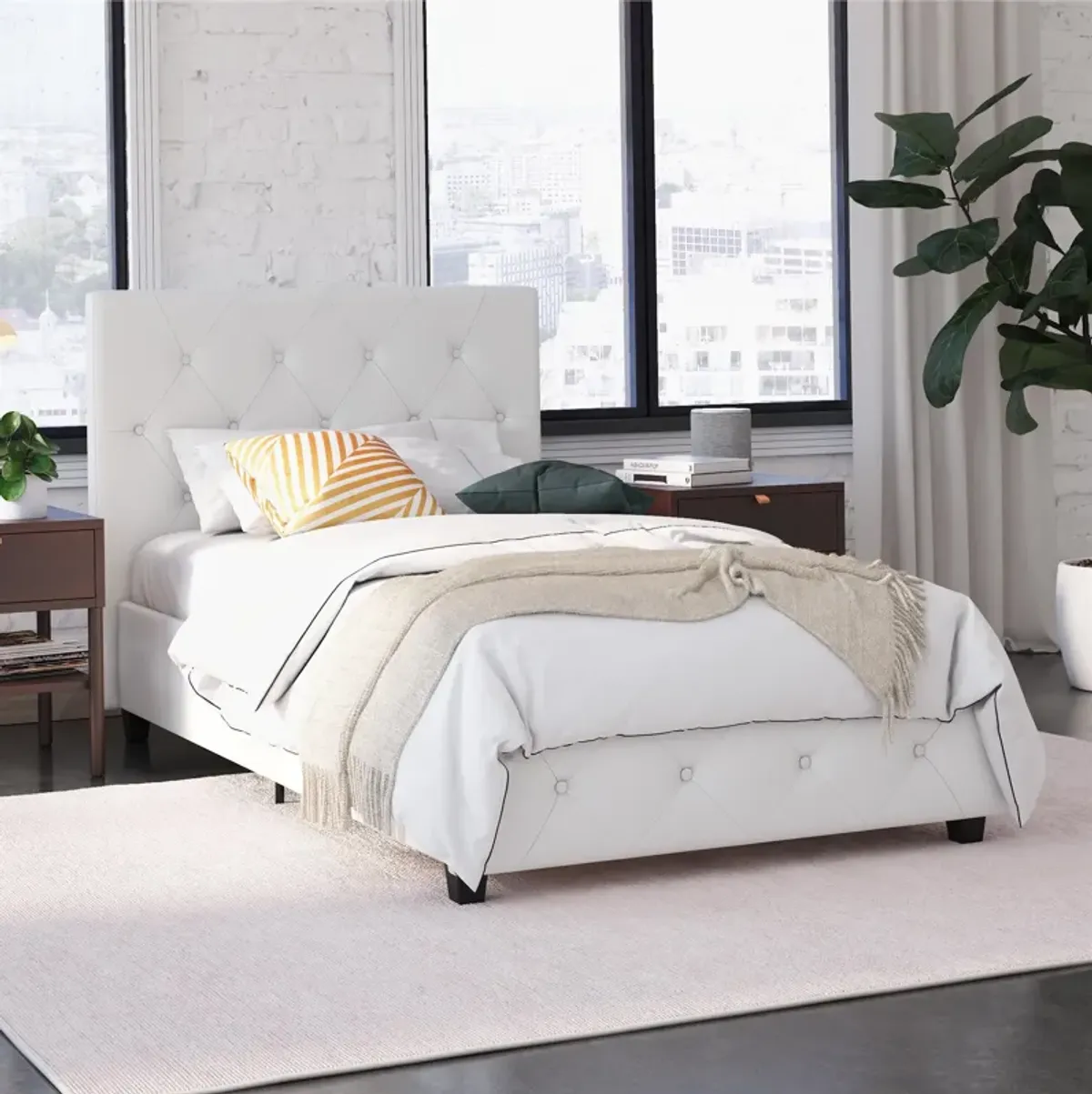 Dakota Upholstered Platform Bed With Diamond Button Tufted Heaboard