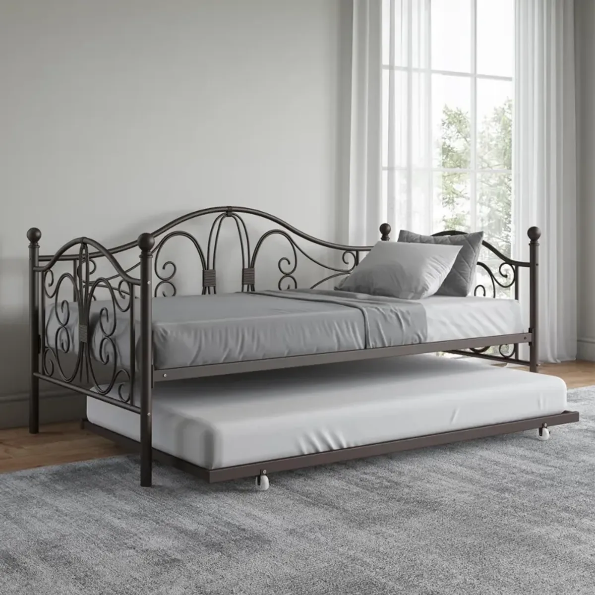 Ballard Victorian Metal Daybed and Trundle with Set