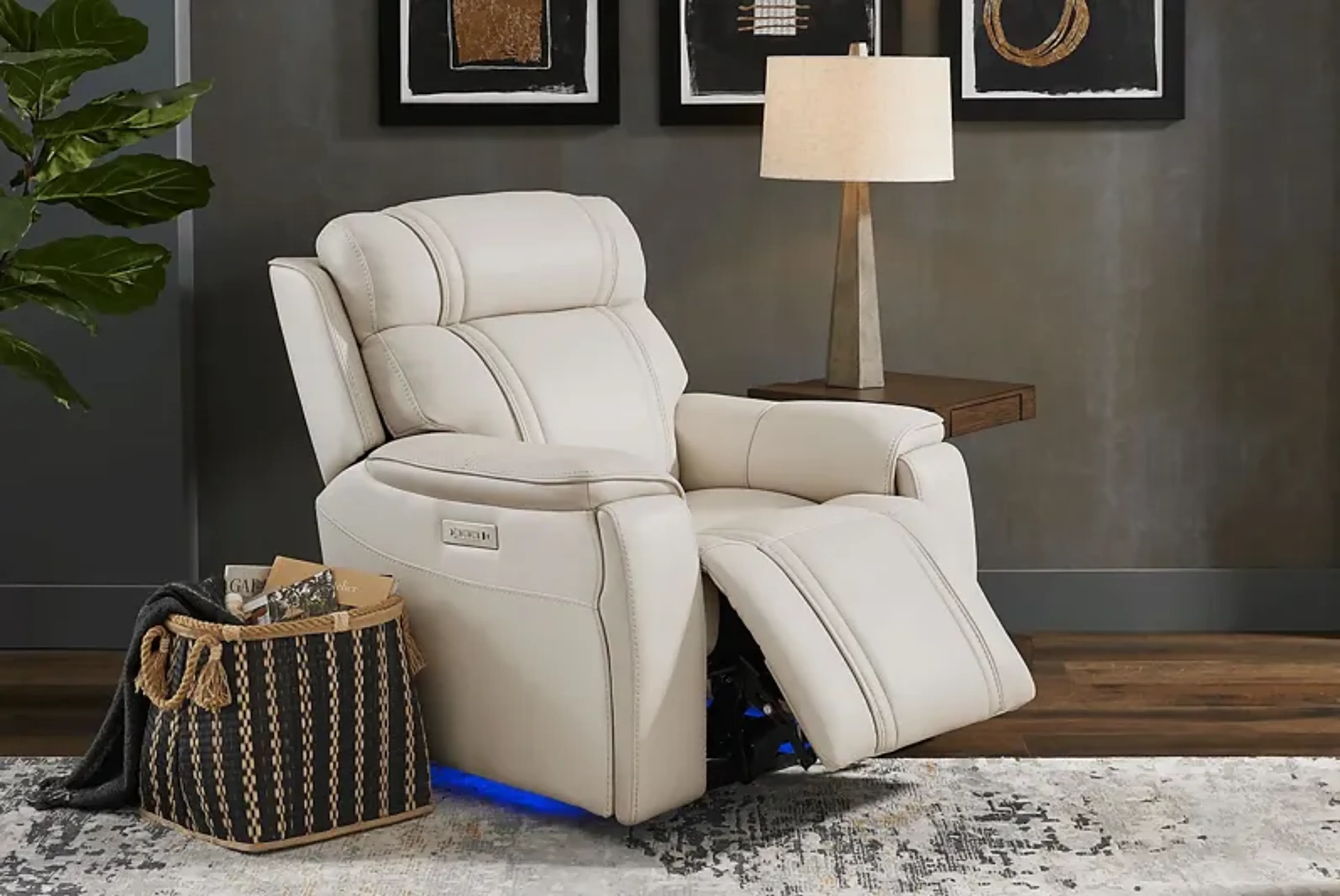 Sound Tech By Shaq Ice Leather Triple Power Recliner With Audio