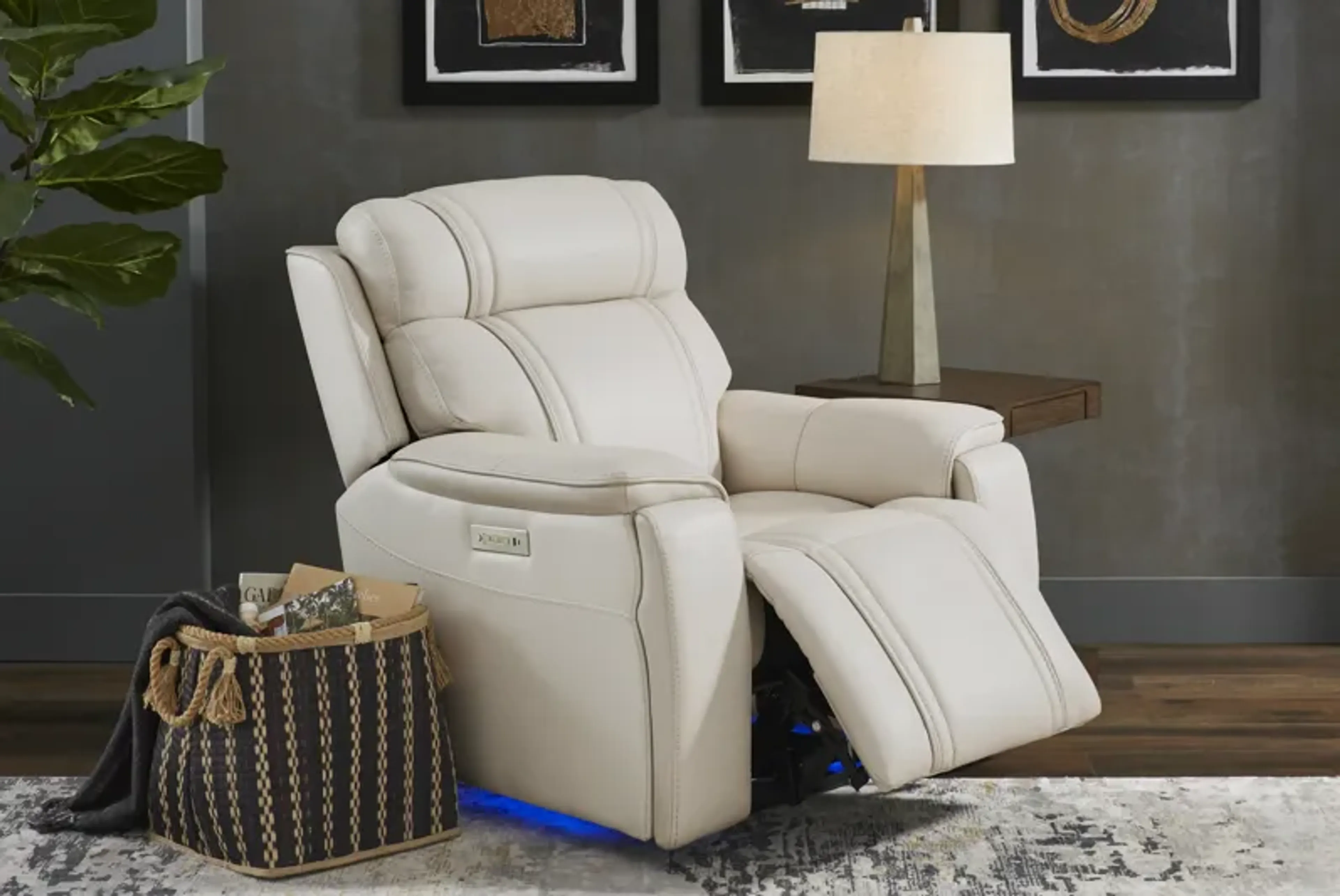Sound Tech By Shaq Ice Leather Triple Power Recliner With Audio