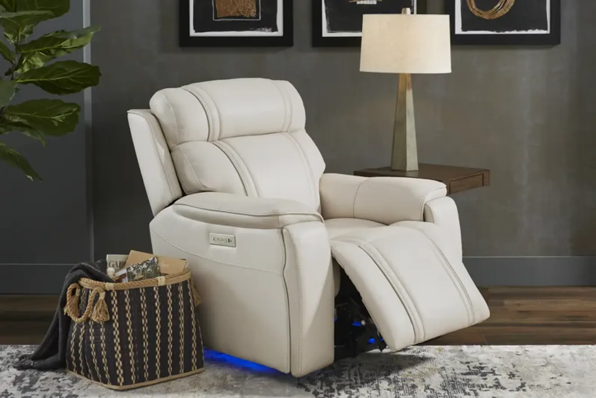 Sound Tech by Shaq Ice Leather Triple Power Recliner with Audio