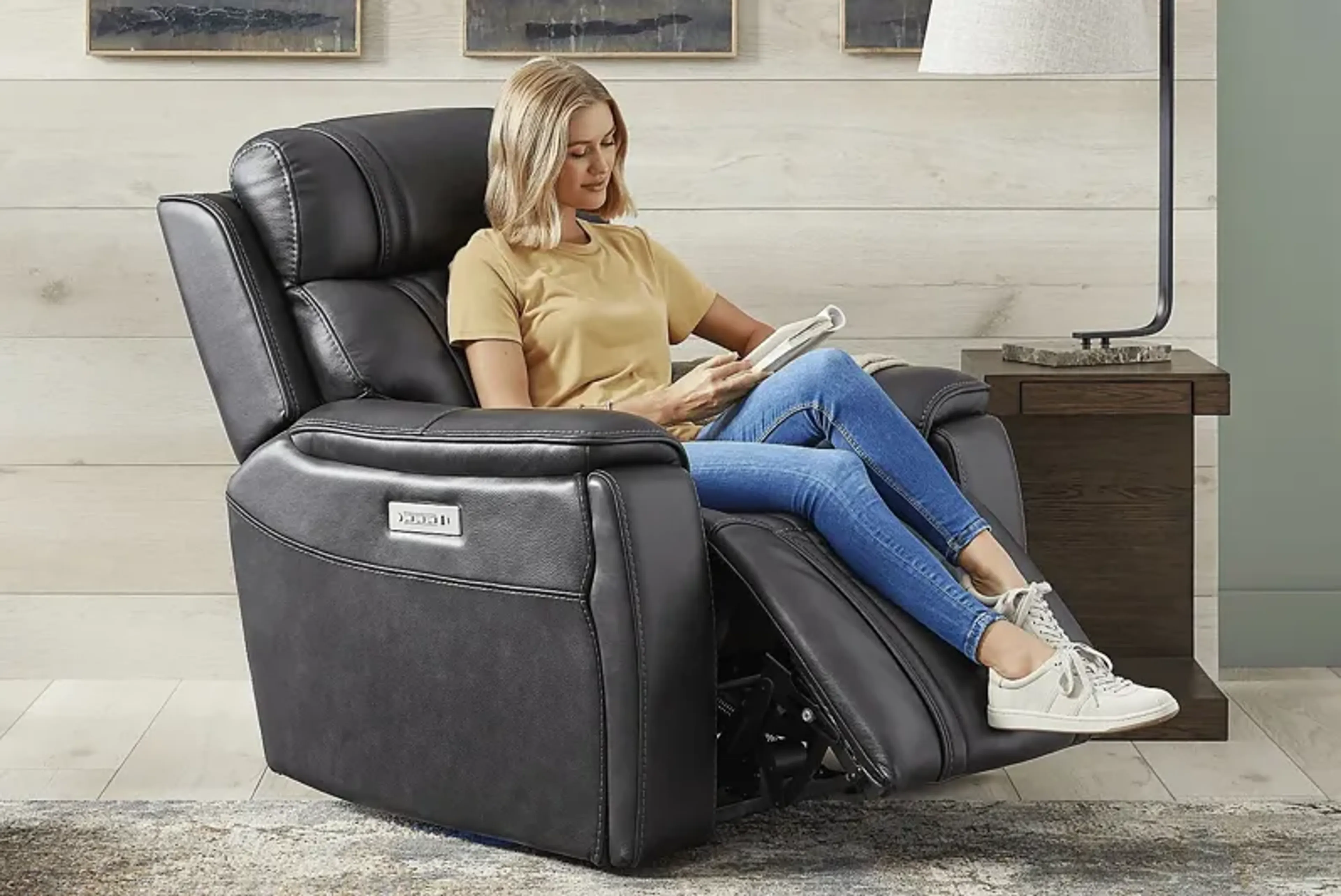 Sound Tech By Shaq Black Leather Triple Power Recliner With Audio