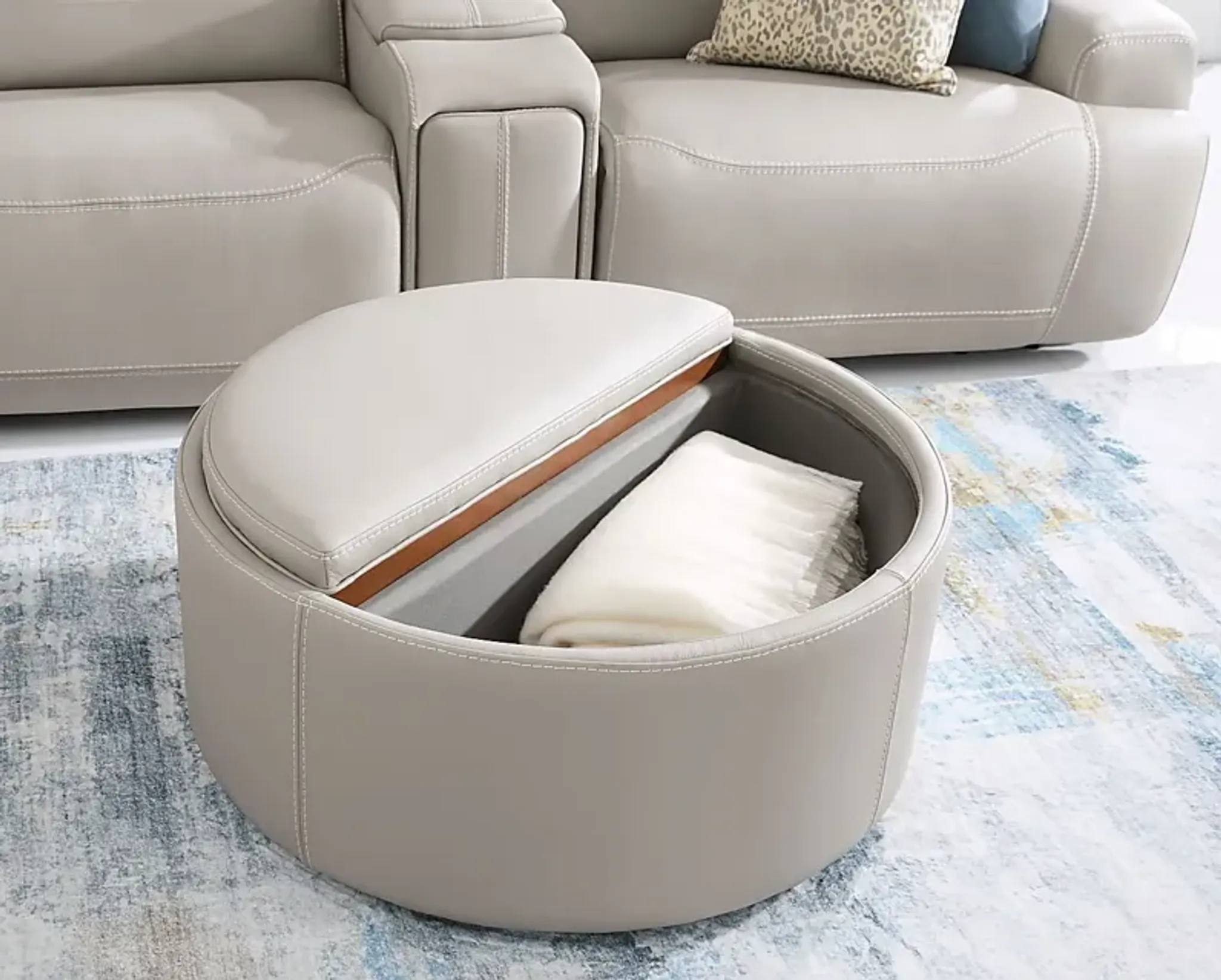 IDEE オットマン DIVANCO OTTOMAN Light gray Alessio Light Gray Leather Cocktail Storage Ottoman | Furniture.com