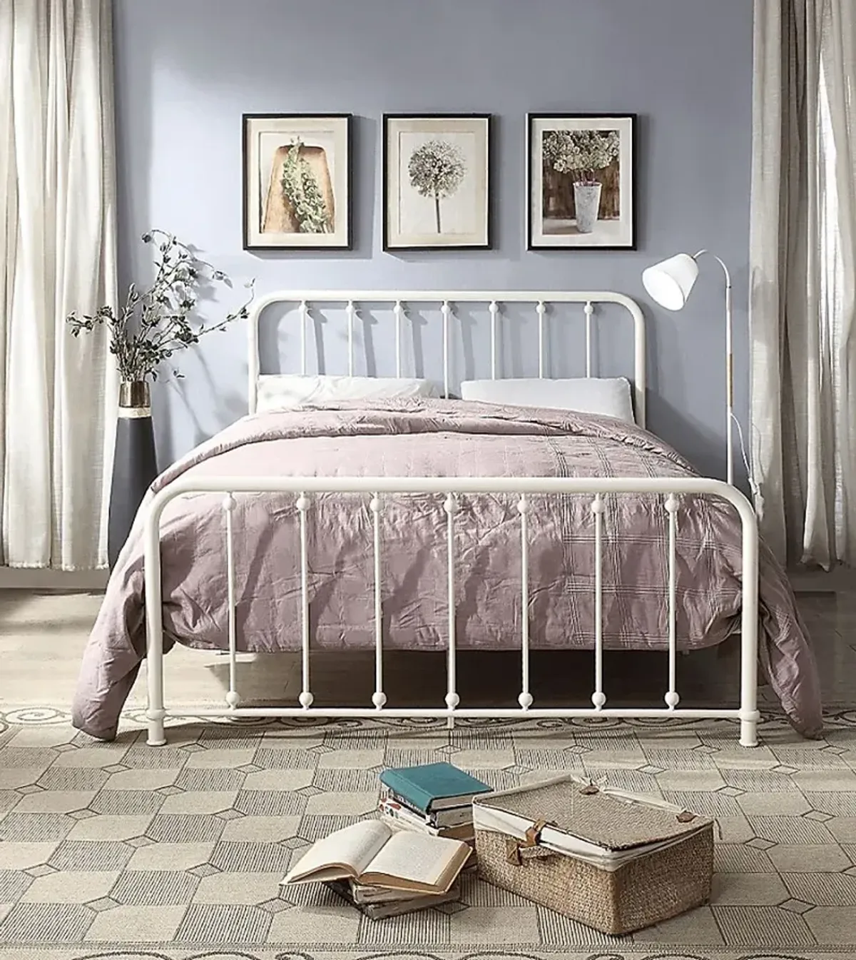 Lasula White Full Post Bed