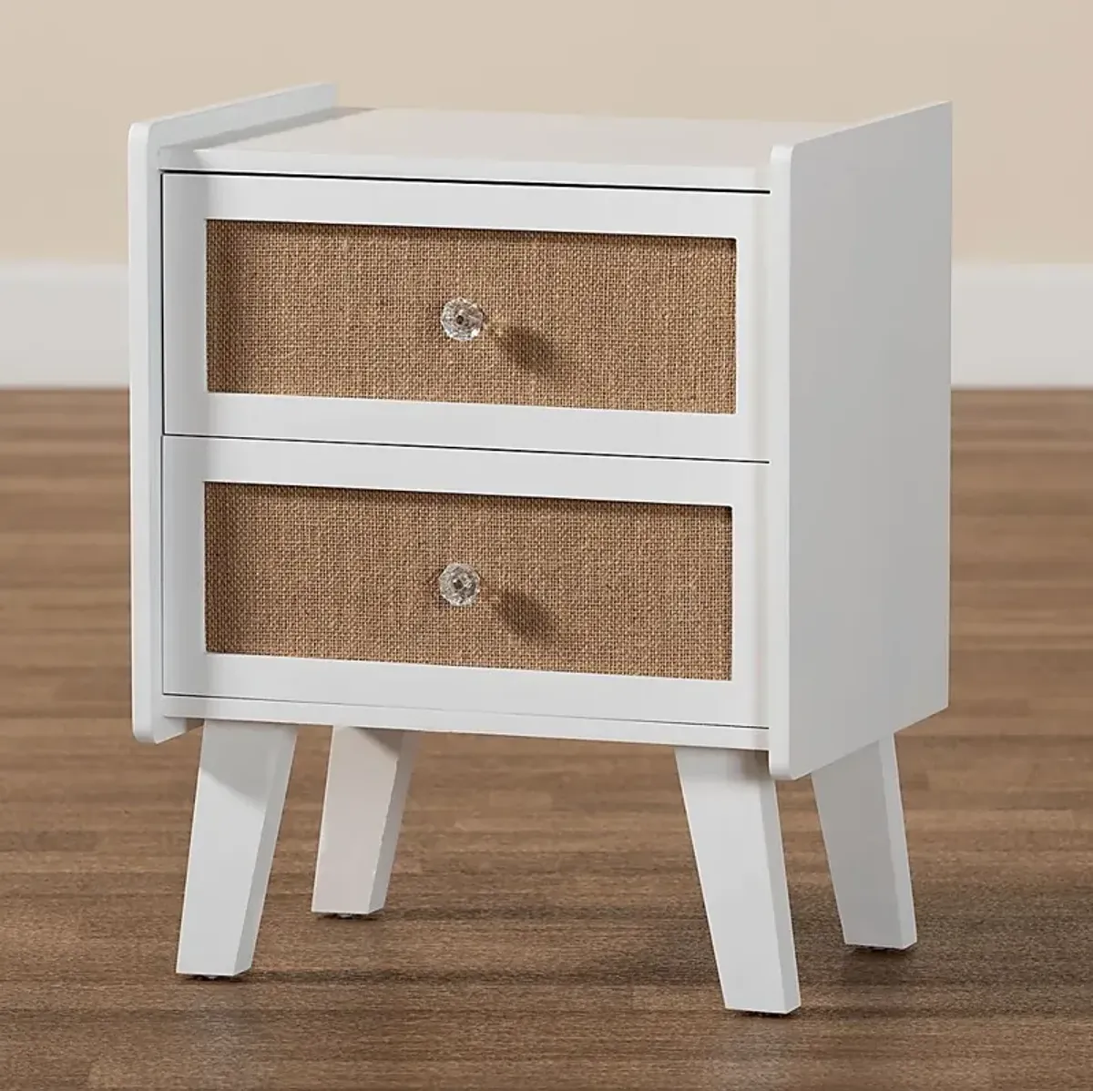 Fewflower White Nightstand