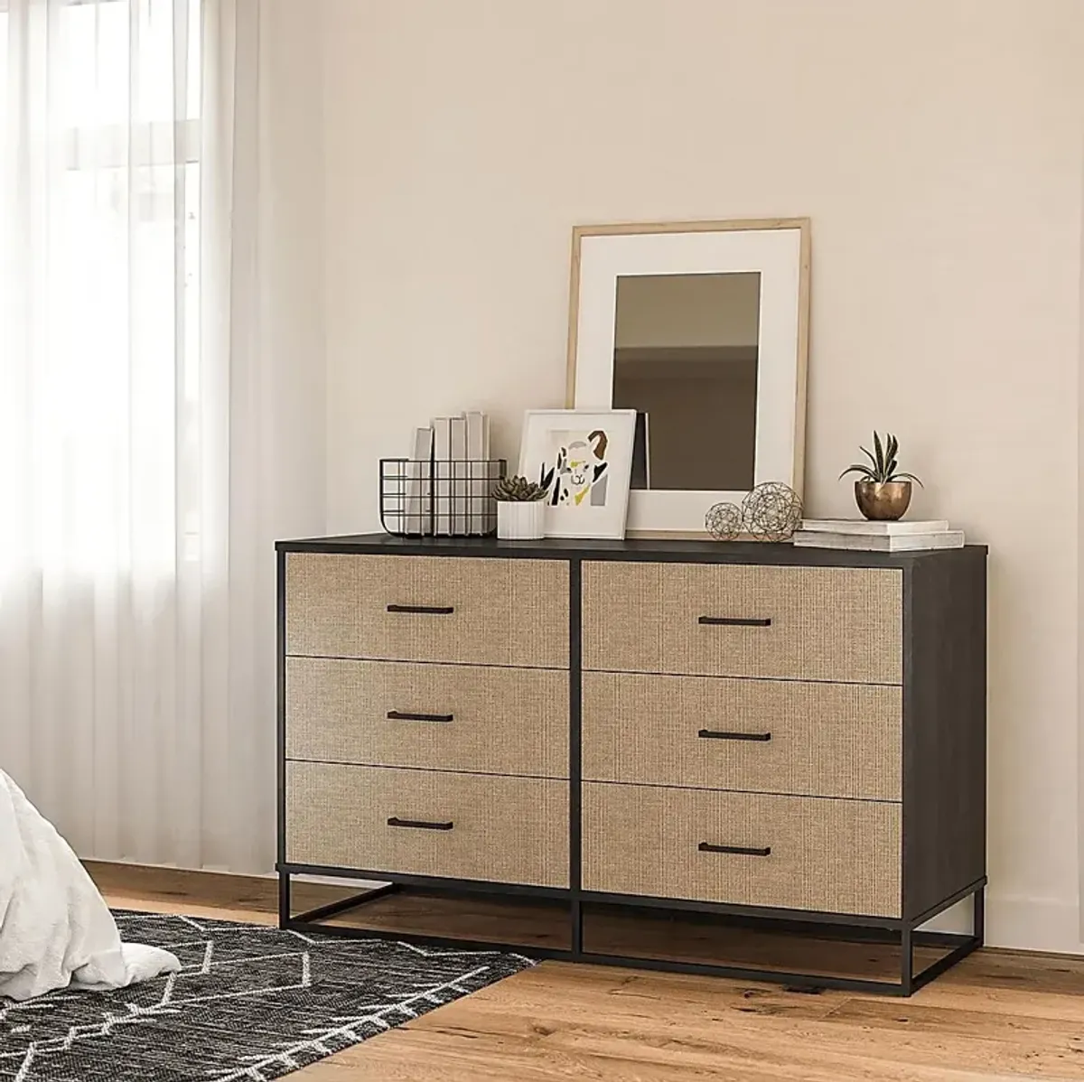 Hennike Black Dresser