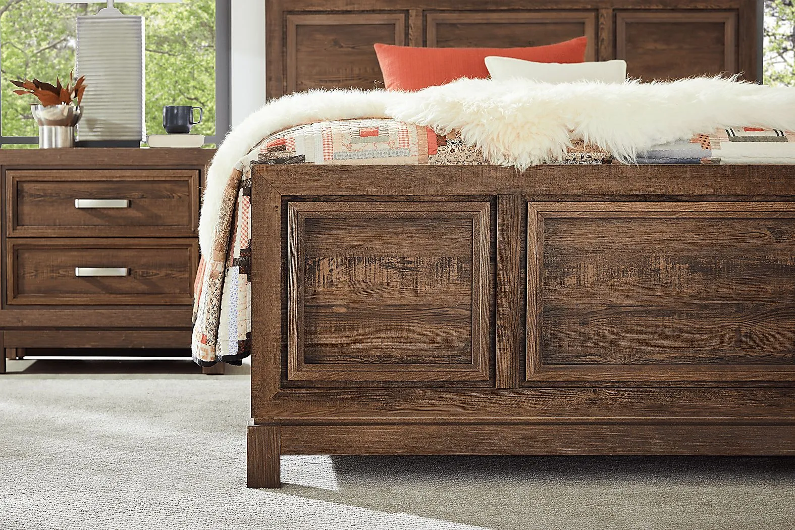 Woodcreek Brown 7 Pc Queen Panel Bedroom