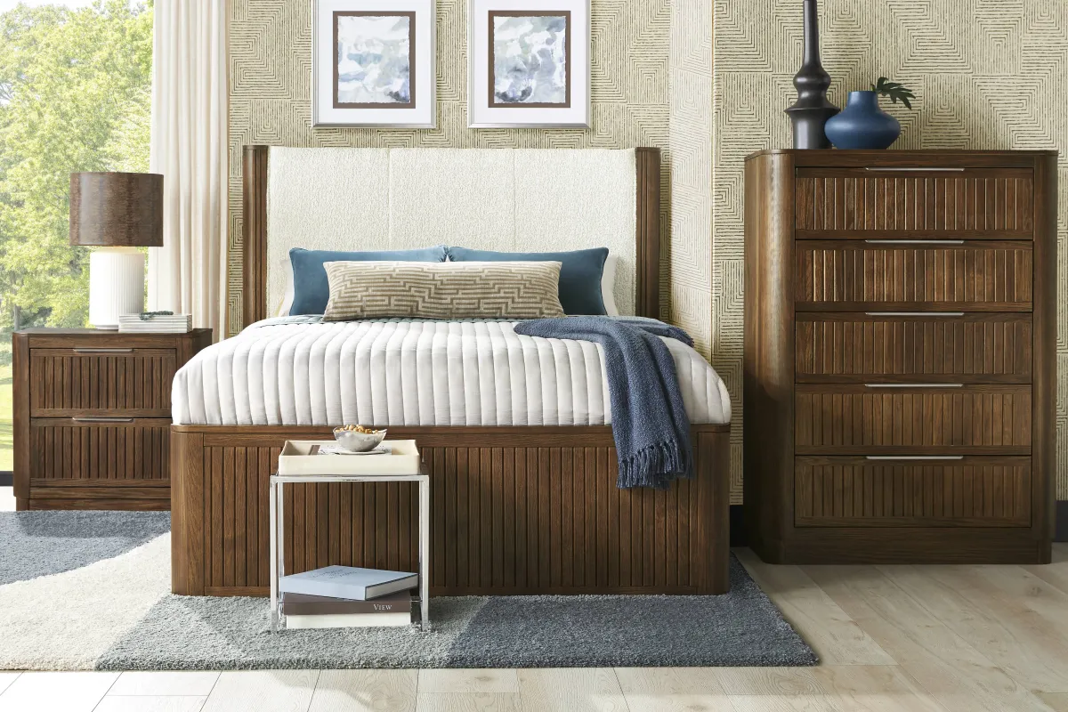 Glenfair Tobacco 5 Pc Queen Upholstered Bedroom