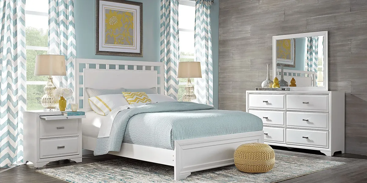 Belcourt White 5 Pc Queen Lattice Bedroom