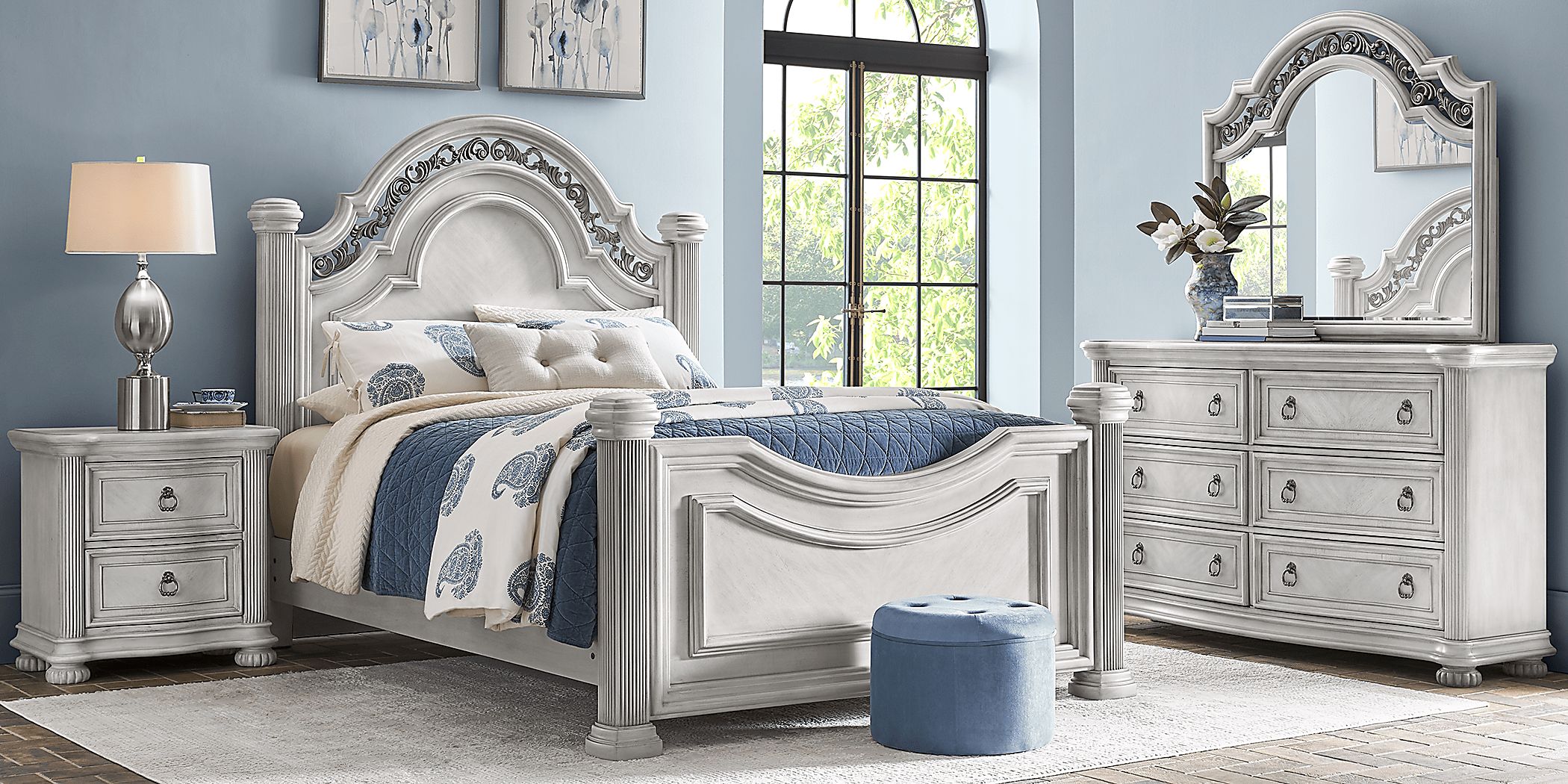 Gallagher Avenue White 5 Pc Queen Panel Bedroom