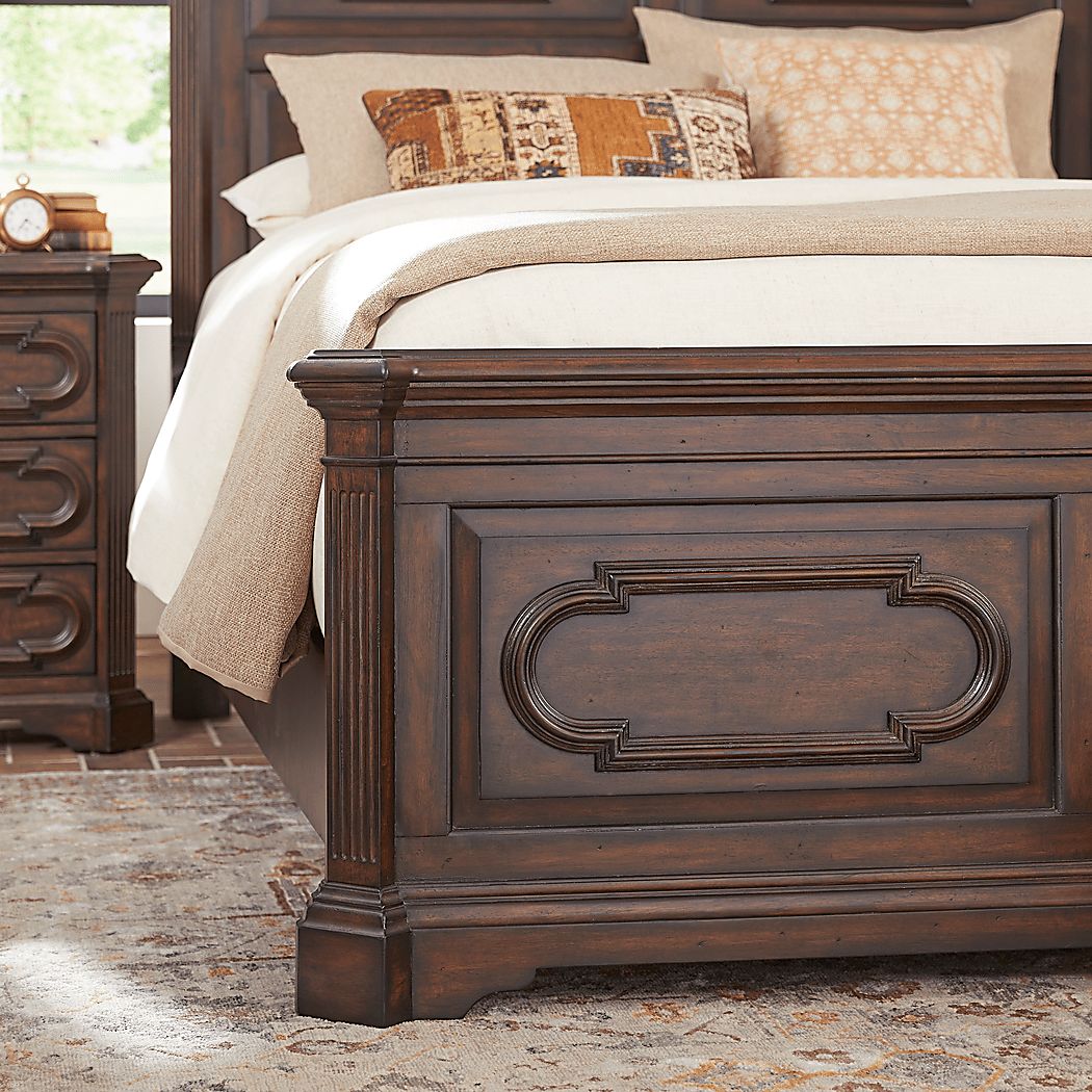Lindenwood Saddle 7 Pc Queen Panel Bedroom