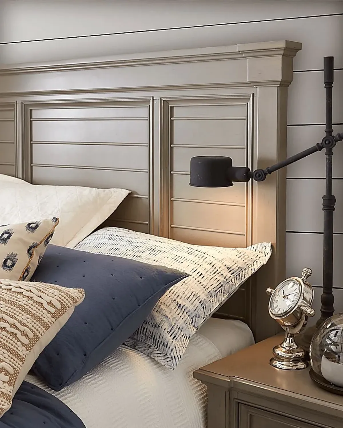 Hilton Head Gray 7 Pc Queen Panel Bedroom