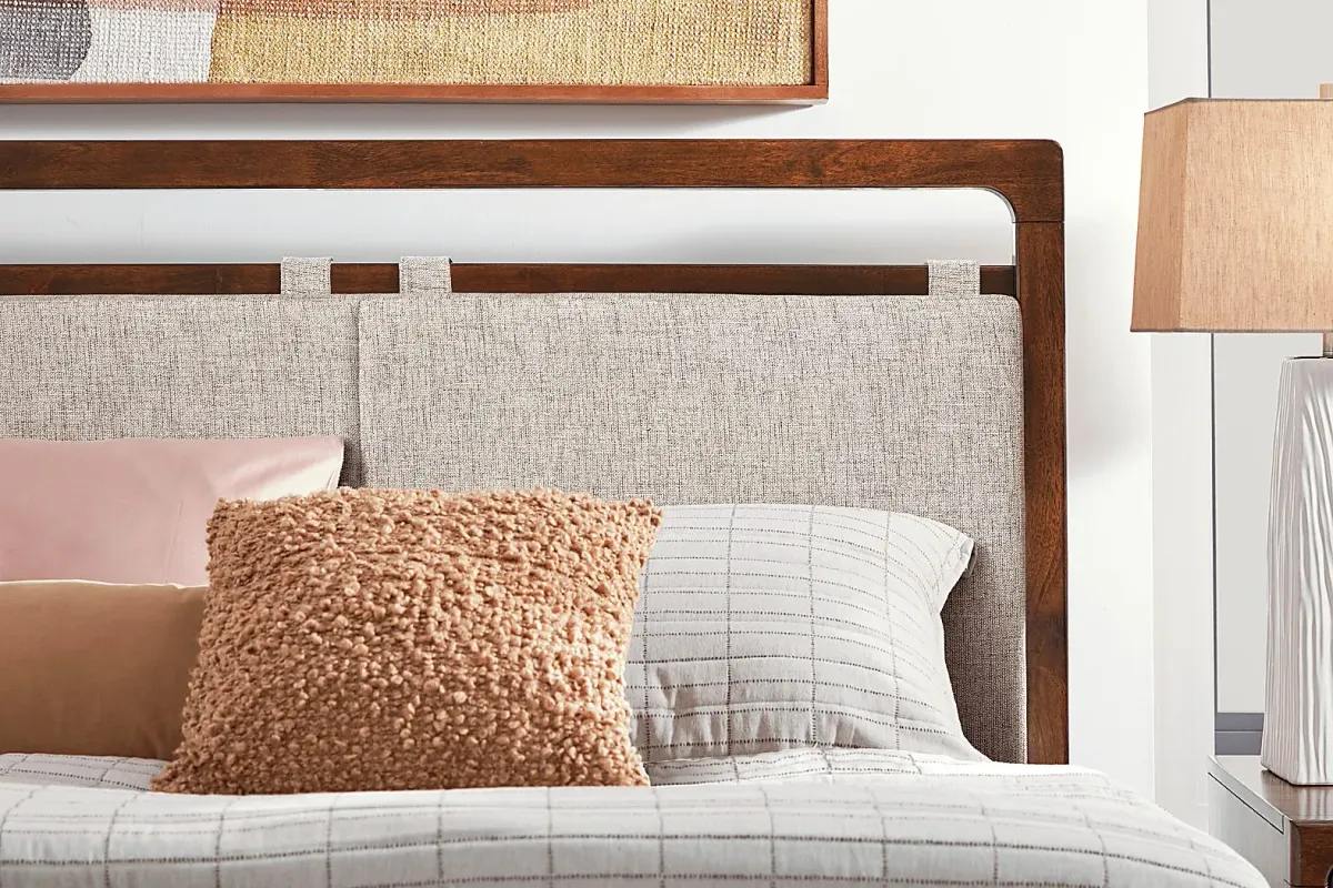 Surrey Ellis Caramel 7 Pc King Upholstered Bedroom