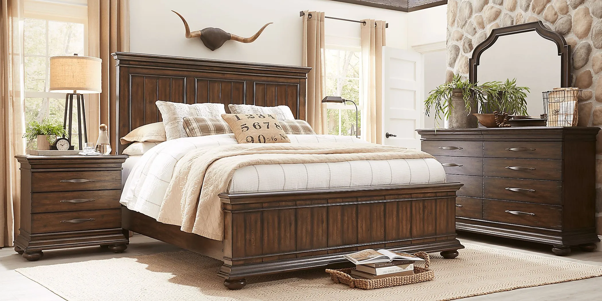 Brynhurst King Panel Bed in