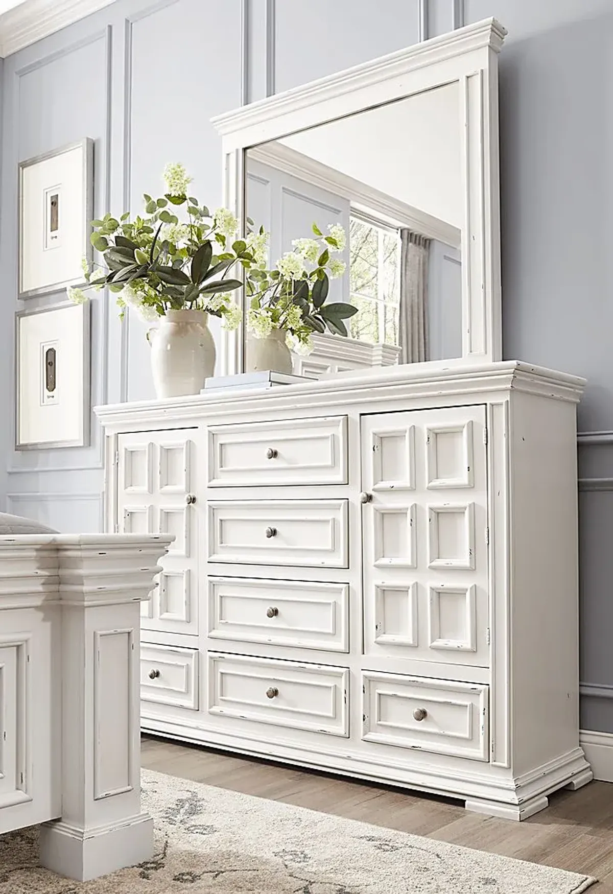 Folkston Bay White 7 Pc Queen Bedroom