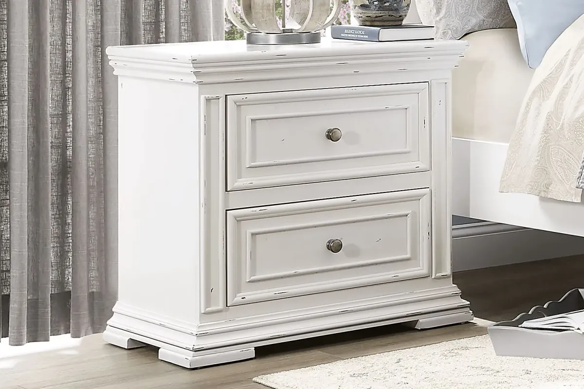 Folkston Bay White 7 Pc Queen Bedroom