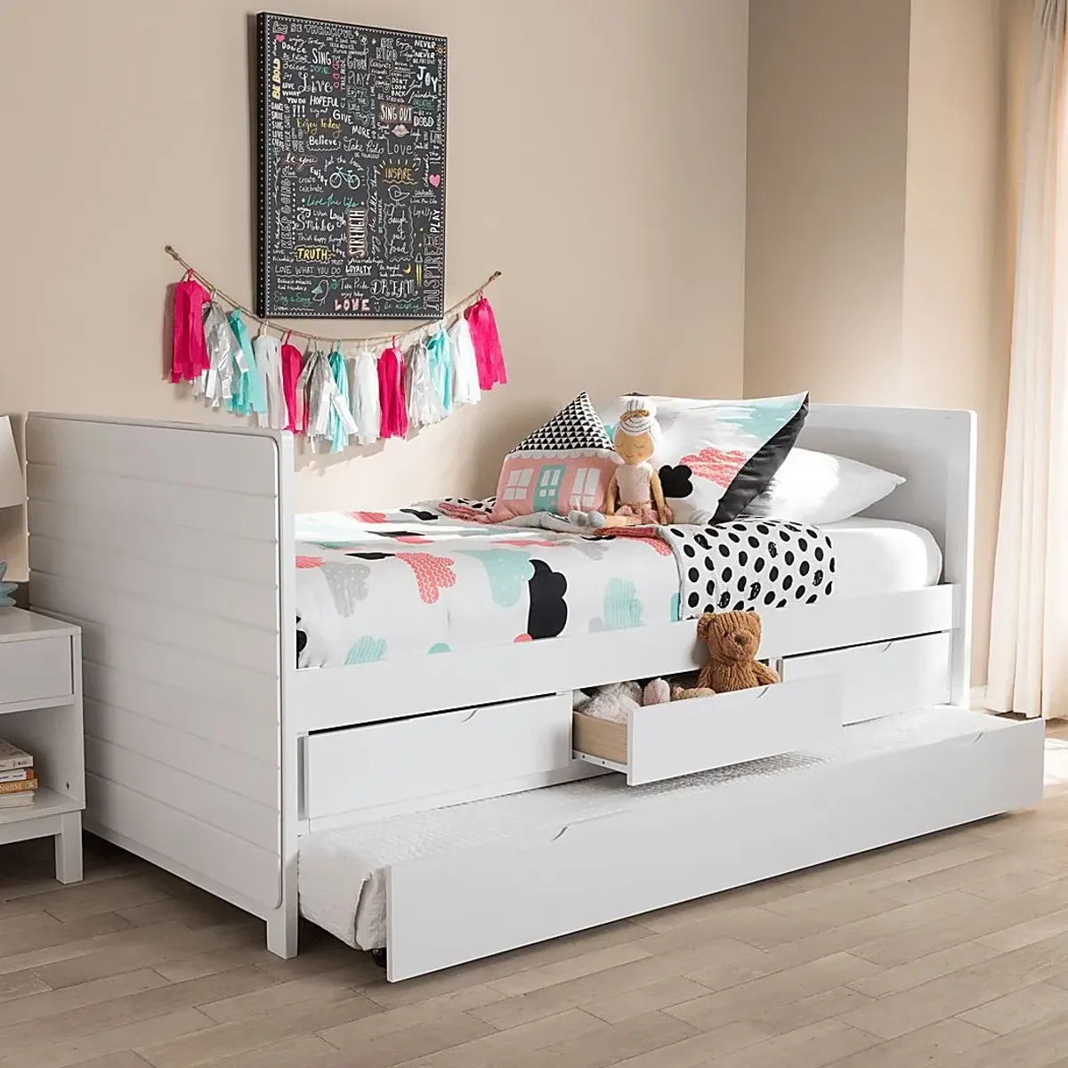 Dysart White Daybed With Trundle