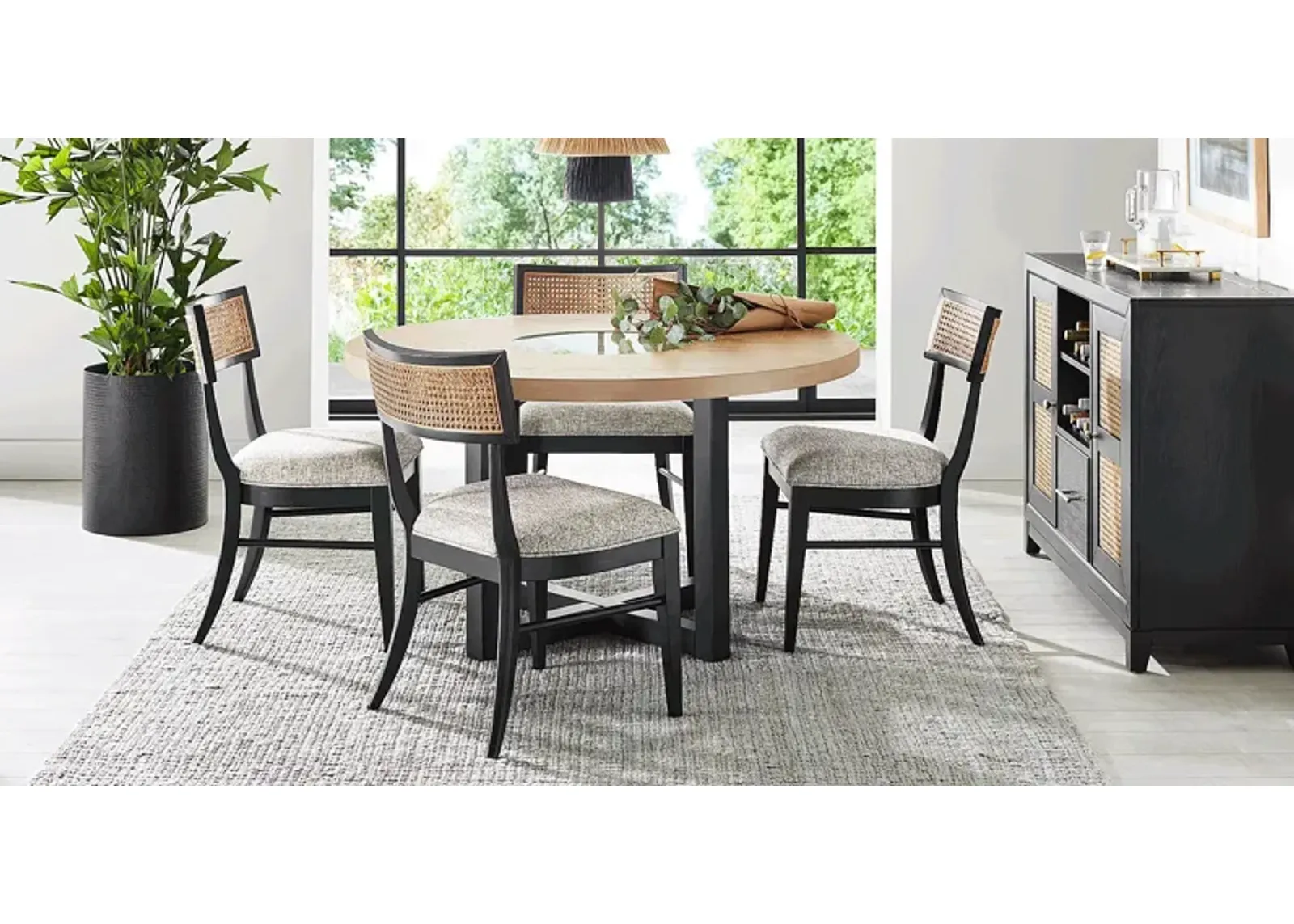 Hunter Springs Black 5 Pc Round Dining Room