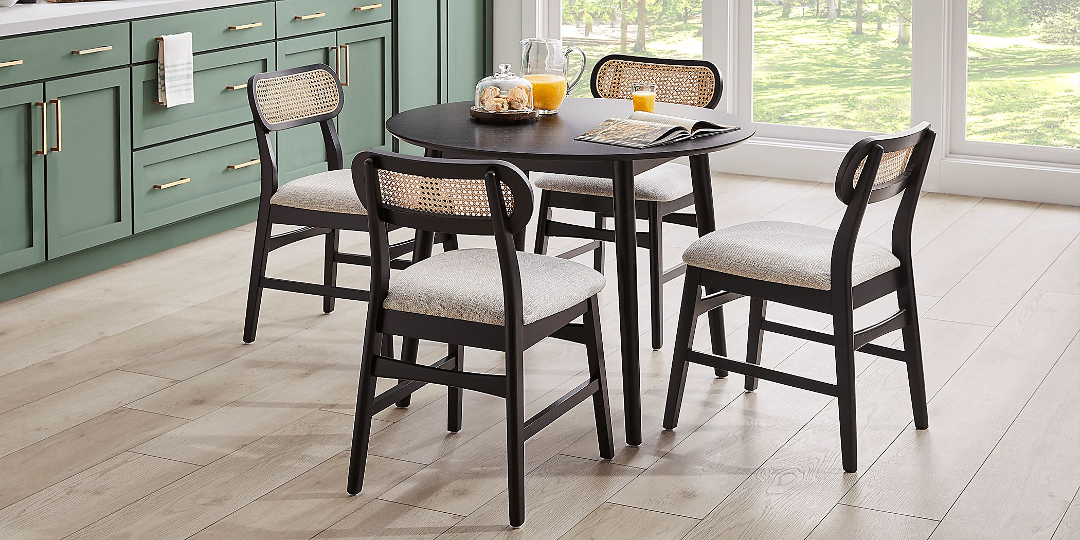 Watertown Black 5 Pc Round Dining Room