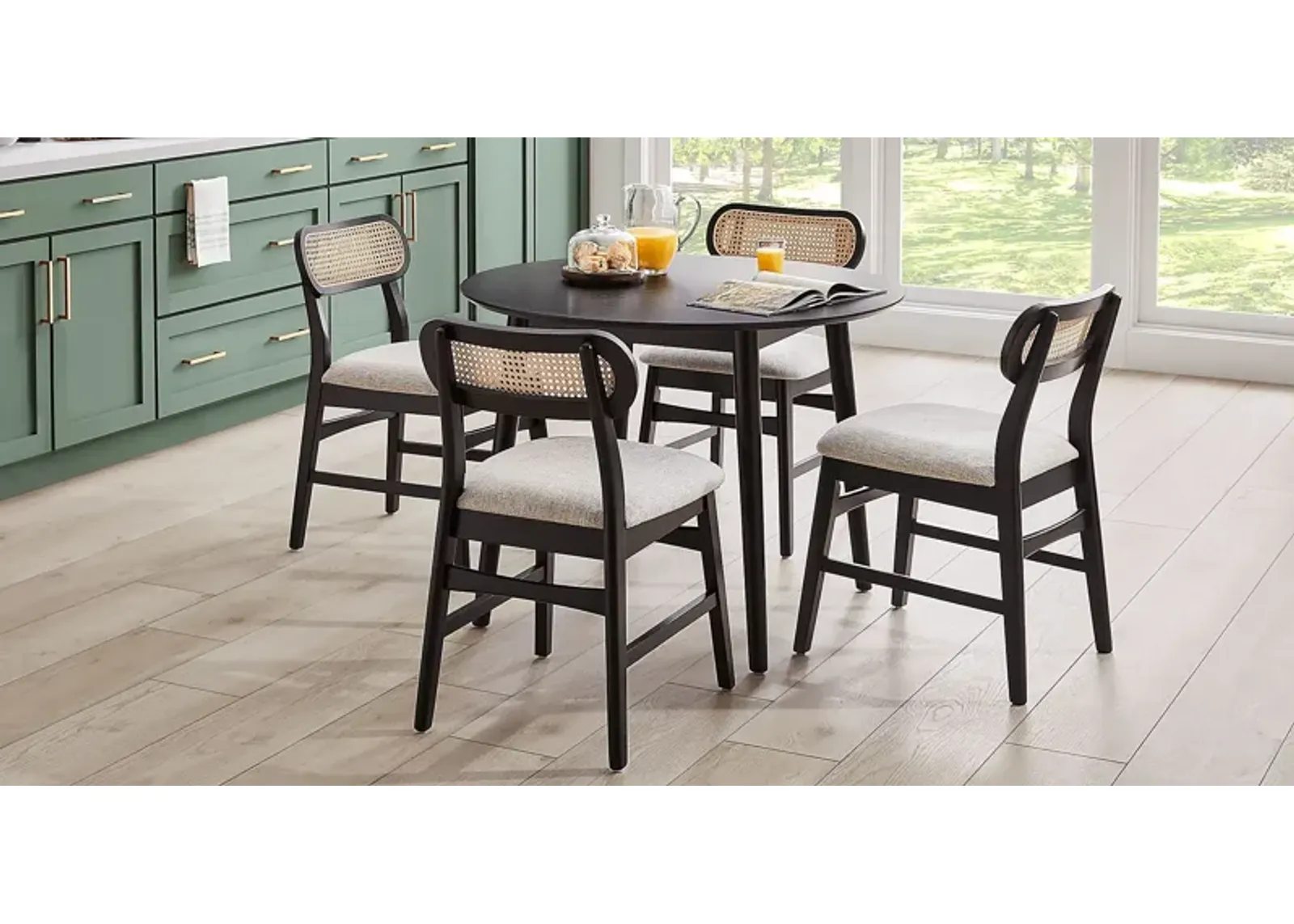 Watertown Black 5 Pc Round Dining Room