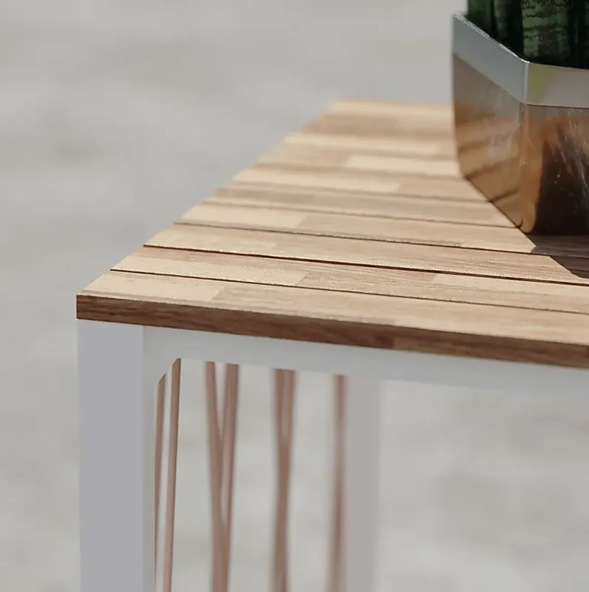 Outdoor Angelloz White End Table