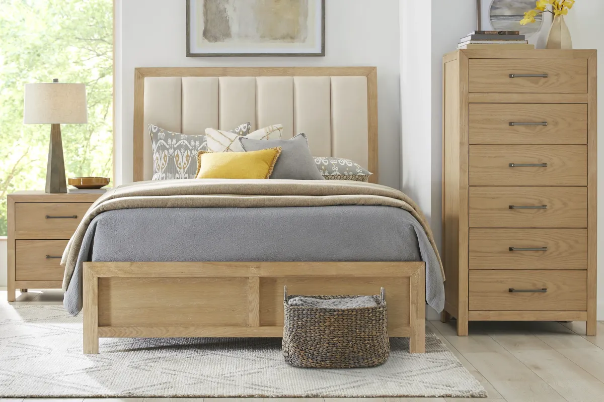 Woodley Natural 5 Pc Queen Upholstered Bedroom